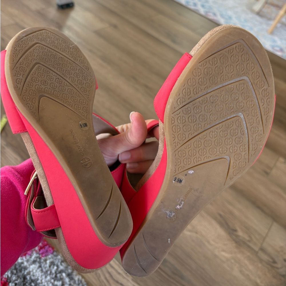 Giani Bernini women's coral hot pink memory foam 'Belinaa' wedge sandals sz 9.5 - Picture 8 of 8